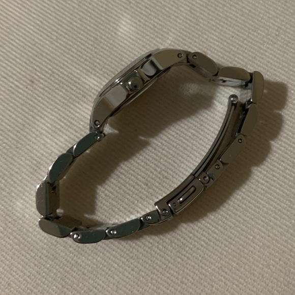 Marc by Marc jacobs 20mm watch - Picture 3 of 3